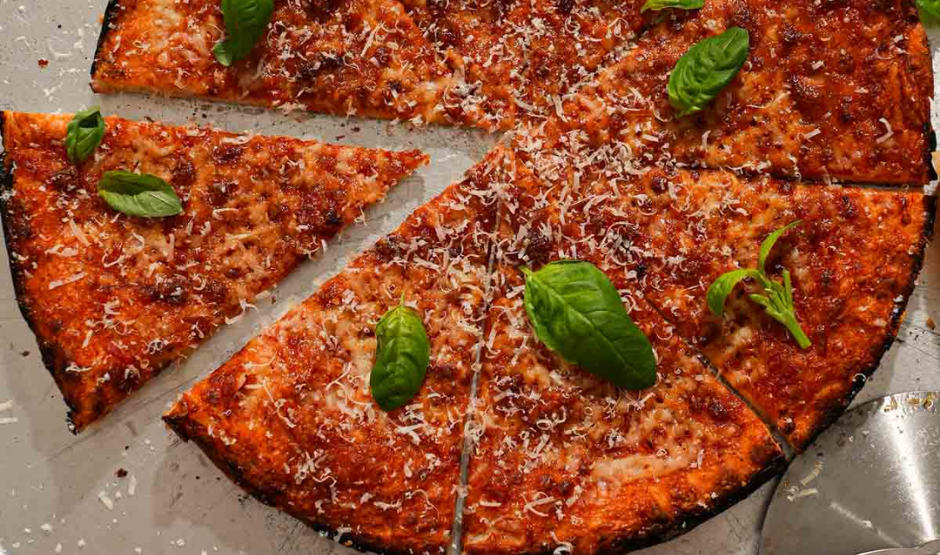 LA-Style Crispy Bar Pizza – Thin, Crunchy, and Tavern-Inspired