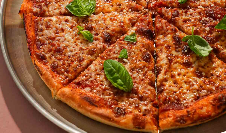 LA-Style Crispy Bar Pizza – Thin, Crunchy, and Tavern-Inspired