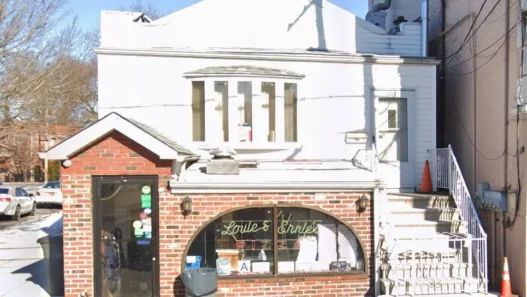 Louie & Ernie’s Pizza: New York’s Best “Hole-in-the-Wall” Slice Sanctuary